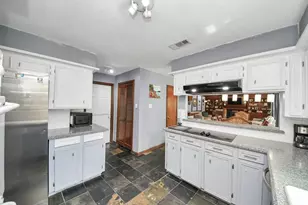 16406 Shady Elms Dr, Houston, TX 77059 - Photo 15