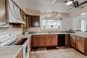 13918 Grosvenor St, Houston, TX 77034 - Photo 5