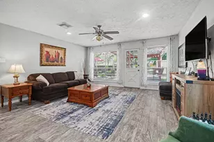 305 Seabreeze Dr, League City, TX 77573 - Photo 9