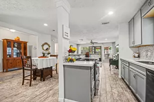 305 Seabreeze Dr, League City, TX 77573 - Photo 13