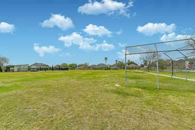 4822 Chase Stone Drive, Bacliff, TX 77518 - Photo 21