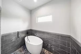206 Elm St, Highlands, TX 77562 - Photo 25
