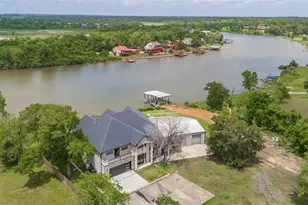 206 Elm St, Highlands, TX 77562 - Photo 19