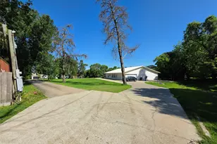 206 Elm St, Highlands, TX 77562 - Photo 3