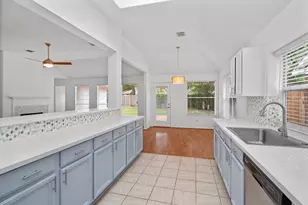 2014 White Oaks Hills Ln, Houston, TX 77339 - Photo 9