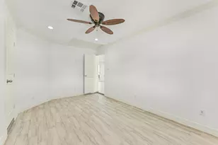 9206 W Sterling Dr, Pearland, TX 77584 - Photo 23
