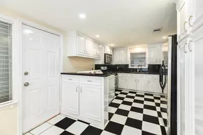 114 Tarpon Avenue, Galveston, TX 77550 - Photo 15
