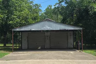 702 E Trinity St, Victoria, TX 77901 - Photo 3