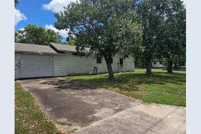 702 E Trinity Street, Victoria, TX 77901 - Photo 27