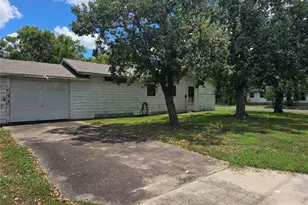 702 E Trinity St, Victoria, TX 77901 - Photo 27