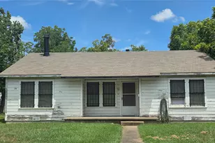 702 E Trinity St, Victoria, TX 77901 - Photo 1