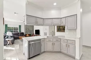 14538 Circlewood Way, Houston, TX 77062 - Photo 11