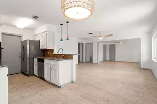 9403 Beverly Hill St, Houston, TX 77063 - Photo 9