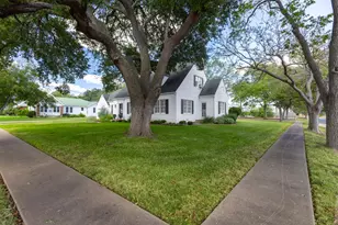 901 Anderson St, Schulenburg, TX 78956 - Photo 29