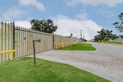 1701 Johanna Drive #B, Houston, TX 77055 - Photo 3