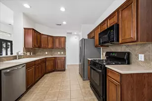 8919 Summer Ash Ln, Sugar Land, TX 77479 - Photo 9