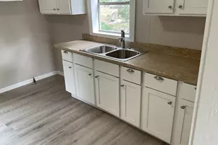 1004 Harlem St, El Campo, TX 77437 - Photo 5