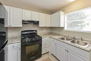 8703 Saratoga Forest Dr, Houston, TX 77088 - Photo 7