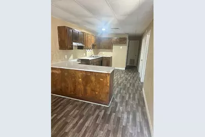 1010 Nelson, Yoakum, TX 77995 - Photo 5