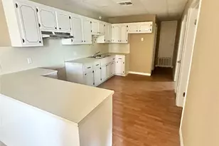 1010 Nelson, Yoakum, TX 77995 - Photo 11