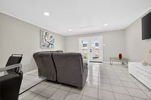 8478 Ariel St, Houston, TX 77074 - Photo 9