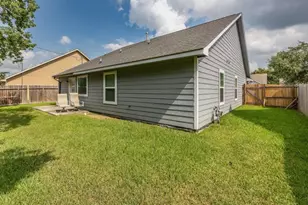 2111 W Gulf St, Baytown, TX 77520 - Photo 15