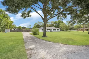 302 County Rd 893A, Angleton, TX 77515 - Photo 3