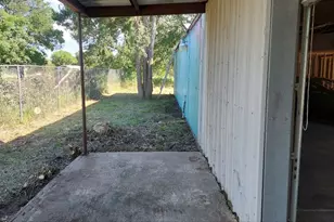 610 New York St, Navasota, TX 77868 - Photo 13