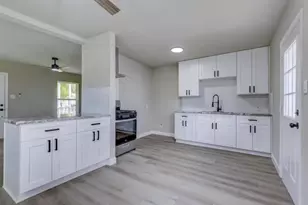 1109 13th St N, Texas City, TX 77590 - Photo 7