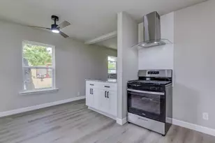 1109 13th St N, Texas City, TX 77590 - Photo 9