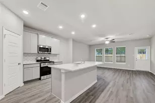 2119 Spring Hollow Dr, Baytown, TX 77521 - Photo 11