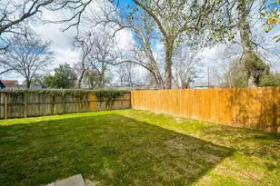 1415 E 35th St, Houston, TX 77022 - Photo 23