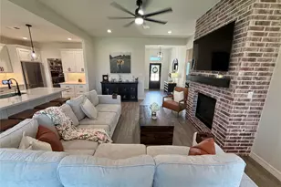 817 Greystone Ln, Angleton, TX 77515 - Photo 7