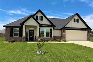 817 Greystone Ln, Angleton, TX 77515 - Photo 1