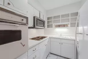 2601 Bellefontaine St, Houston, TX 77025 - Photo 9