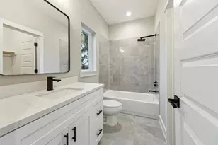 812 Thornton Rd, Houston, TX 77018 - Photo 9