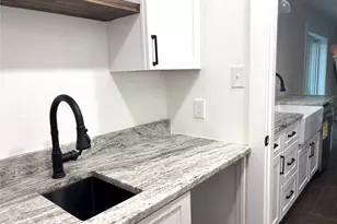 802 Victoria St, Navasota, TX 77868 - Photo 9