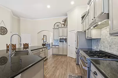 4115 Broadmoor Drive, Mont Belvieu, TX 77523 - Photo 15