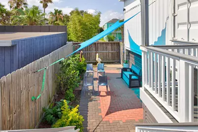1119 Avenue L, Galveston, TX 77550 - Photo 39