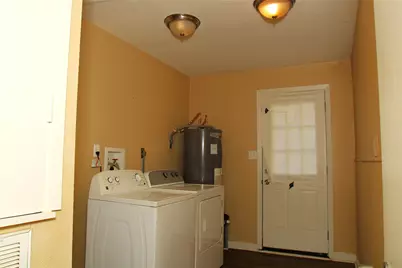 520 McKee Street, Clute, TX 77531 - Photo 13