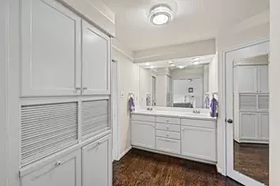 7719 Burning Hills Dr, Houston, TX 77071 - Photo 11
