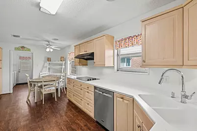 7719 Burning Hills Drive, Houston, TX 77071 - Photo 7