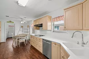 7719 Burning Hills Dr, Houston, TX 77071 - Photo 7