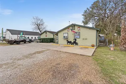 2200 Peach Avenue #4, Bay City, TX 77414 - Photo 3