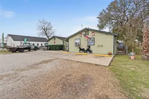 2200 Peach Ave, Bay City, TX 77414 - Photo 3
