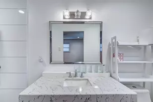 1202 Shadeland Dr, Houston, TX 77043 - Photo 15