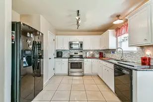 8319 White Pine Ln, Baytown, TX 77523 - Photo 9