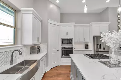 4962 Edison Park Lane, Houston, TX 77081 - Photo 9