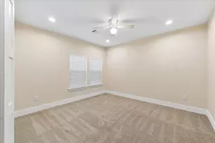 216 E 32nd St, Houston, TX 77018 - Photo 21