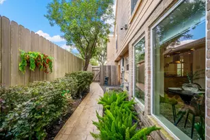 1306 Riverview Ct, Houston, TX 77077 - Photo 37